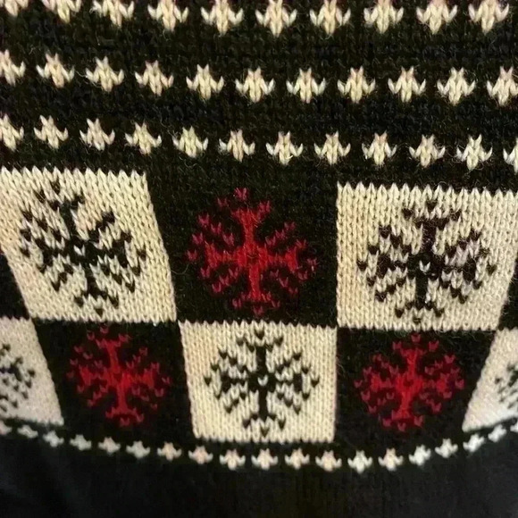 Christopher and Banks petite holiday women’s sweater vest. Petite small. - Picture 5 of 7